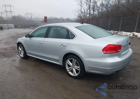 2015 Volkswagen Passat 2.0L Tdi Se z USA, uszkodzony, nr VIN 1VWBV7A3XFC074834